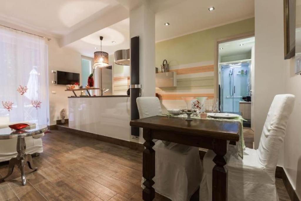 Lily'S - Near Harbor And Downtown With Terrace - Italy Flat Vacation Apartment Genoa Ngoại thất bức ảnh