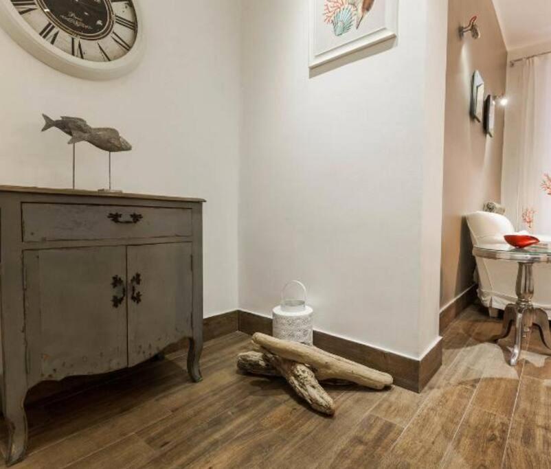 Lily'S - Near Harbor And Downtown With Terrace - Italy Flat Vacation Apartment Genoa Ngoại thất bức ảnh