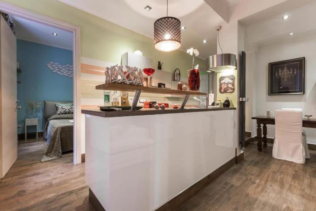 Lily'S - Near Harbor And Downtown With Terrace - Italy Flat Vacation Apartment Genoa Ngoại thất bức ảnh