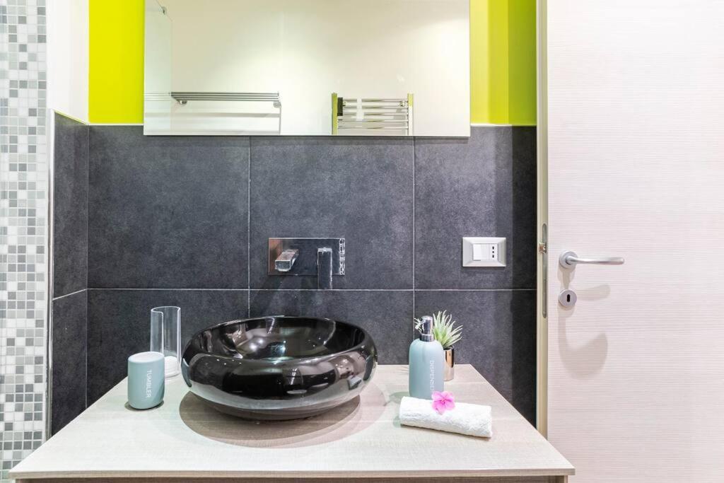 Lily'S - Near Harbor And Downtown With Terrace - Italy Flat Vacation Apartment Genoa Ngoại thất bức ảnh