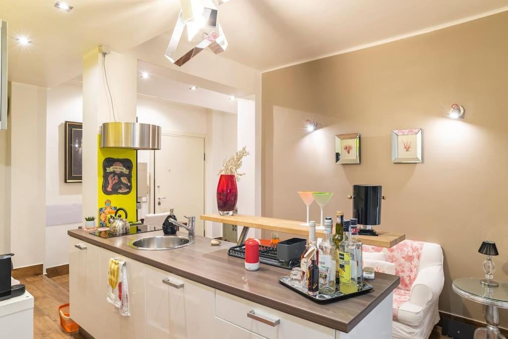Lily'S - Near Harbor And Downtown With Terrace - Italy Flat Vacation Apartment Genoa Ngoại thất bức ảnh