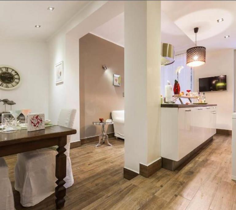 Lily'S - Near Harbor And Downtown With Terrace - Italy Flat Vacation Apartment Genoa Ngoại thất bức ảnh